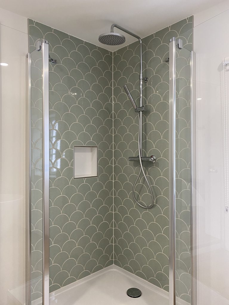 Fischschuppen als Akzent in Dusche